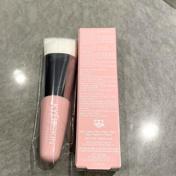 BNIB Kylie Skin Face Mask Brush - Picture 2 of 4